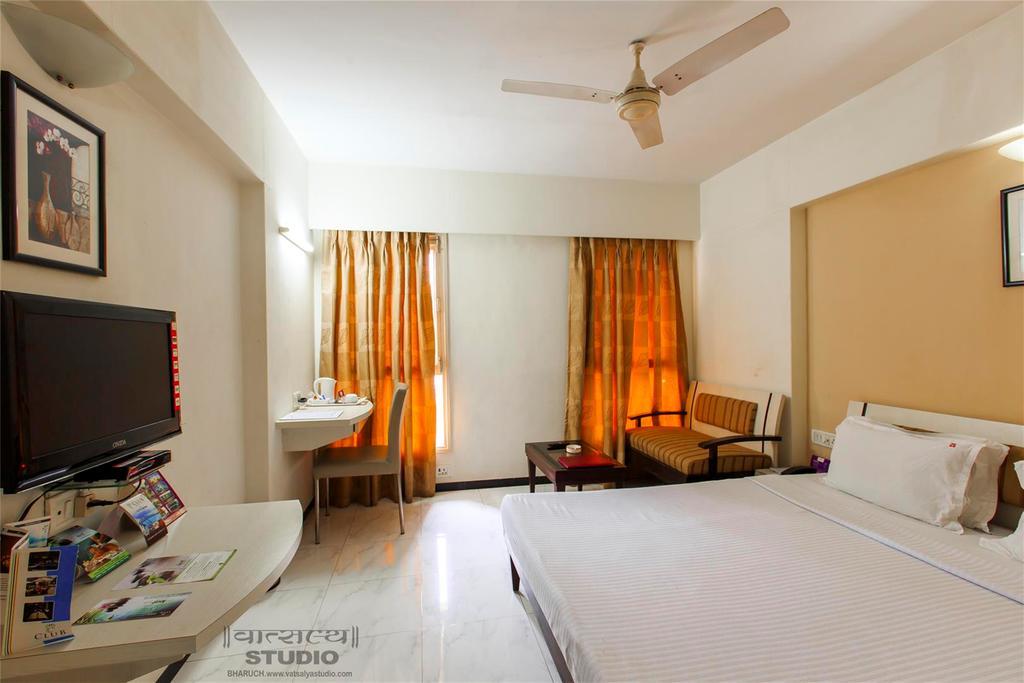 Отель Vits Shalimar, Ankleshwar Экстерьер фото