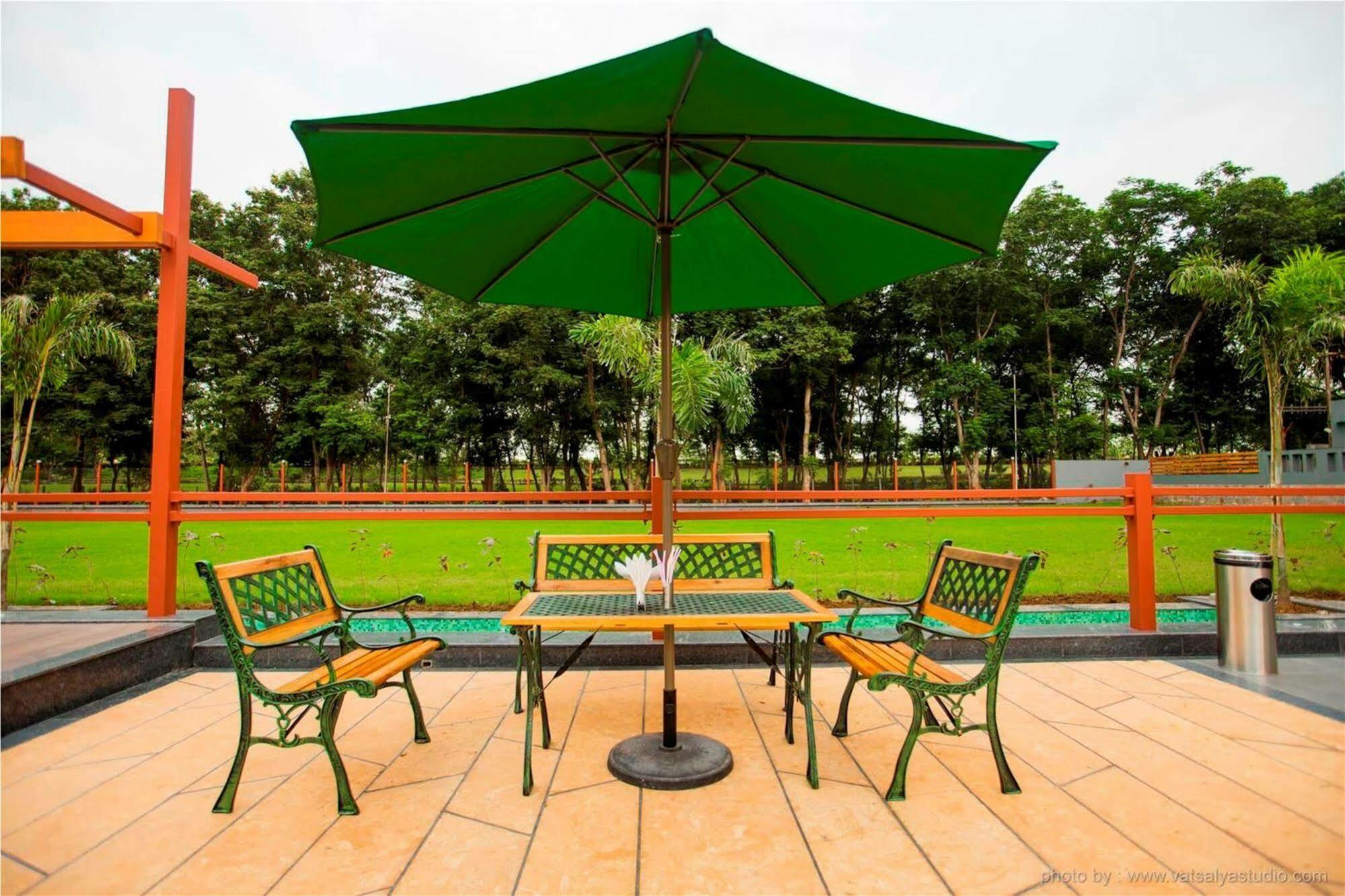 Отель Vits Shalimar, Ankleshwar Экстерьер фото